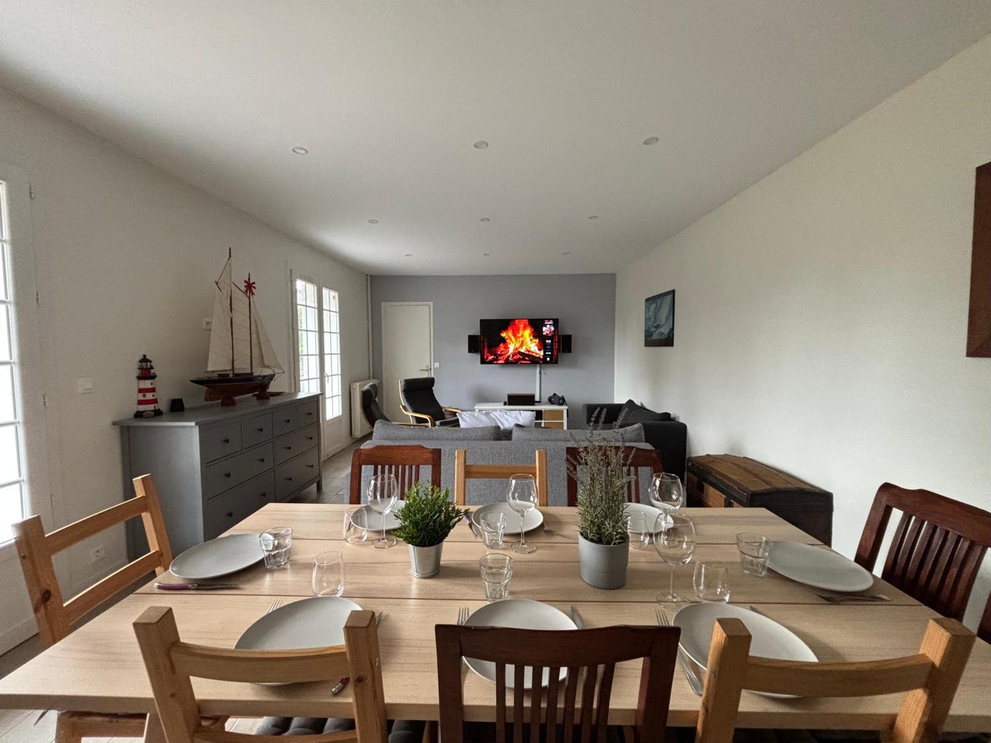 La Fromagerie Maison Lumineuse Et Spacieuse Beau Sejour 5 Ch 2 Wc 1 Sdb Grand Jardin Clos 5Mn A Pied Commerces 10 Mn Plage Omaha Beach Proche Plages Du Debarquement Trevieres Exterior foto